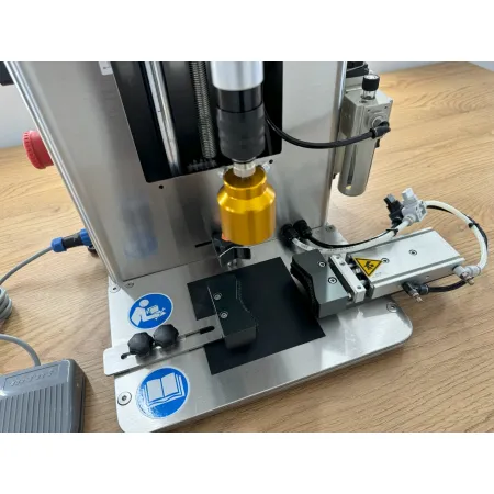 Półautomatyczna zakręcarka CC-1000 13